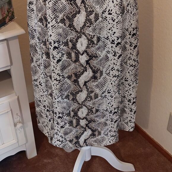 Kendall &Kylie Snake Print Midi Dress - Picture 3 of 11